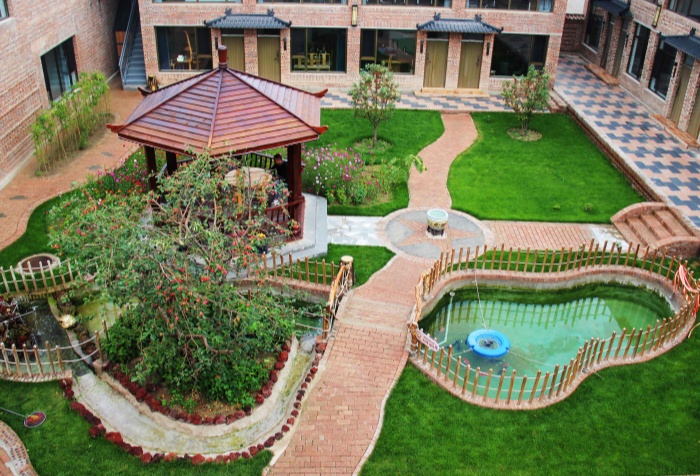 燕歸成畫(huà)，你來(lái)成詩(shī)；燕歸成畫(huà)，你來(lái)成歌……